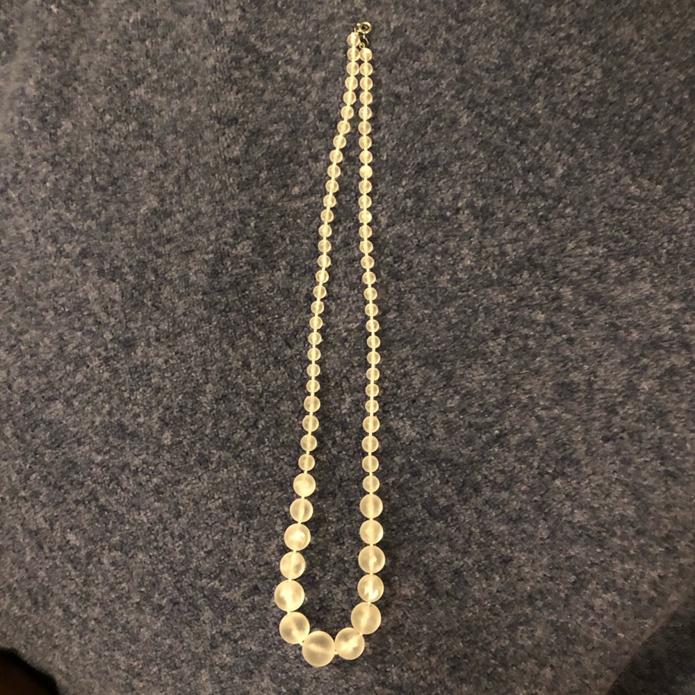 Vintage frosted bead necklace 20”